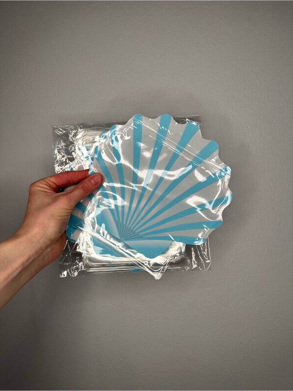 Seashell Shaped Party Plates - Light Blue & White - Pack of 15